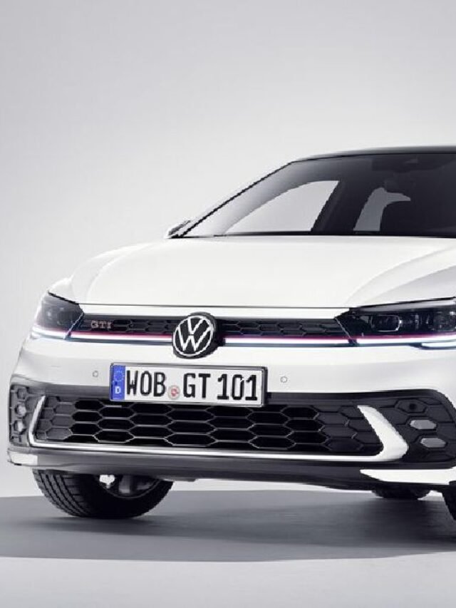 2022-Volkswagen-Polo-GTI-front-three-quarter-static